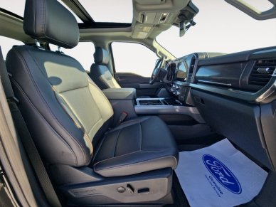 2025 Ford F-250 Super Duty LARIAT  - Moonroof - Image 14