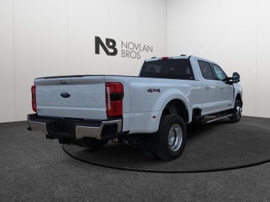 2025 Ford F-350 Super Duty LARIAT  - Premium Audio - Image 4