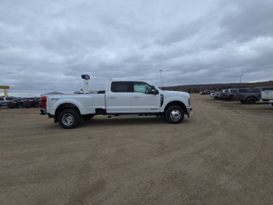 2025 Ford F-350 Super Duty LARIAT  - Premium Audio - Image 5