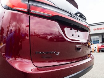 2022 CHRYSLER Pacifica Touring - Image 6