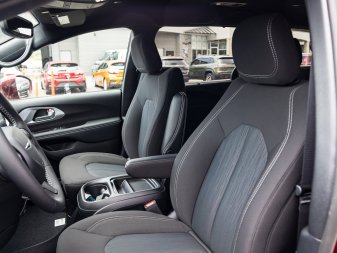 2022 CHRYSLER Pacifica Touring - Image 9