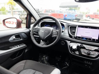 2022 CHRYSLER Pacifica Touring - Image 21