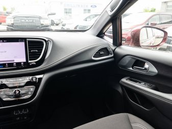 2022 CHRYSLER Pacifica Touring - Image 23