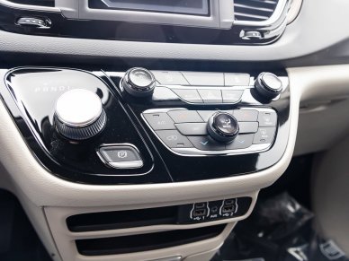 2022 CHRYSLER Grand Caravan SXT - Image 12