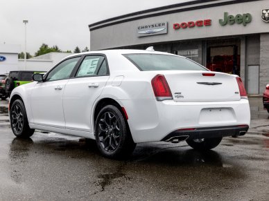 2022 CHRYSLER 300 Touring - Image 2