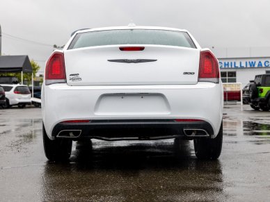 2022 CHRYSLER 300 Touring - Image 3