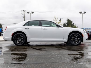 2022 CHRYSLER 300 Touring - Image 6