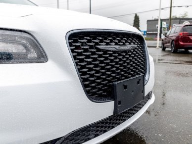 2022 CHRYSLER 300 Touring - Image 8