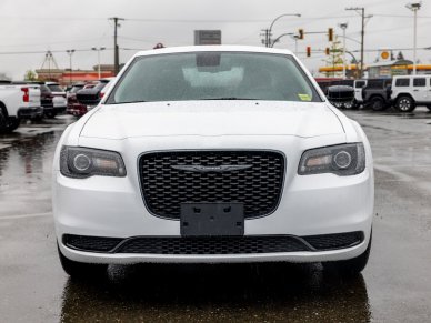 2022 CHRYSLER 300 Touring - Image 9