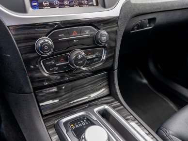 2022 CHRYSLER 300 Touring - Image 17