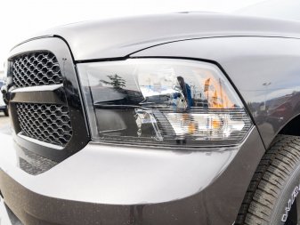 2022 RAM 1500 Classic Night Edition - Image 9