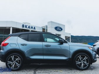 VOLVO XC40 T5 AWD R-Design | LOW KILOMETERS, AIR CONDITIONED, ONE OWNER, NO DAMAGES YV4162UM2K2060202 22123