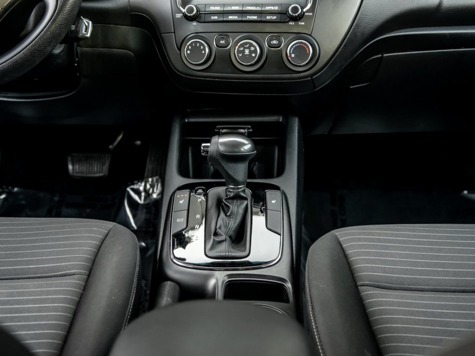 KIA Forte LX 3KPFL4A71JE211026 59051