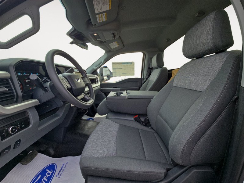 Ford Super Duty F-600 DRW XLT  - Diesel Engine 1FDFF6LT3SDA08747 121091