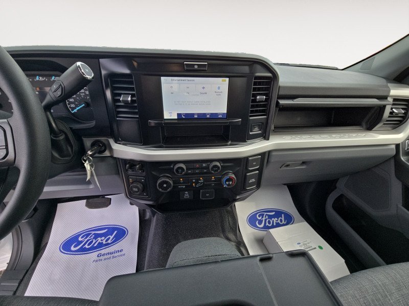 Ford Super Duty F-600 DRW XLT  - Diesel Engine 1FDFF6LT3SDA08747 121092