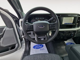 Ford F-600 Super Duty DRW XLT  - Diesel Engine 1FDFF6LT3SDA08747 121093