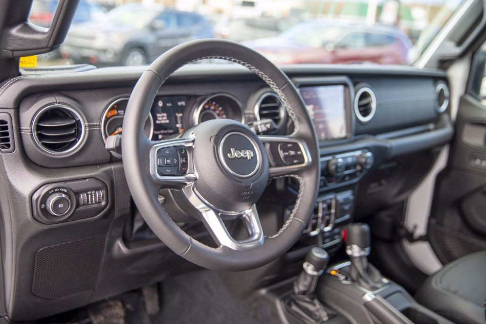 JEEP Wrangler Unlimited Sahara 1C4HJXEM1NW113481 102701