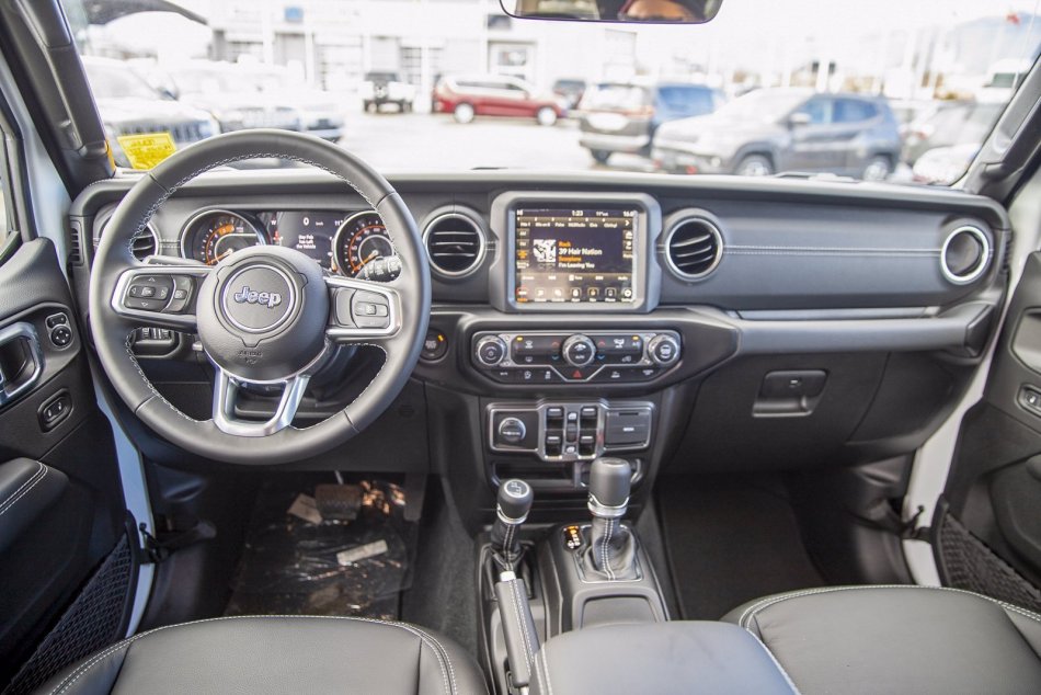 JEEP Wrangler Unlimited Sahara 1C4HJXEM1NW113481 102704