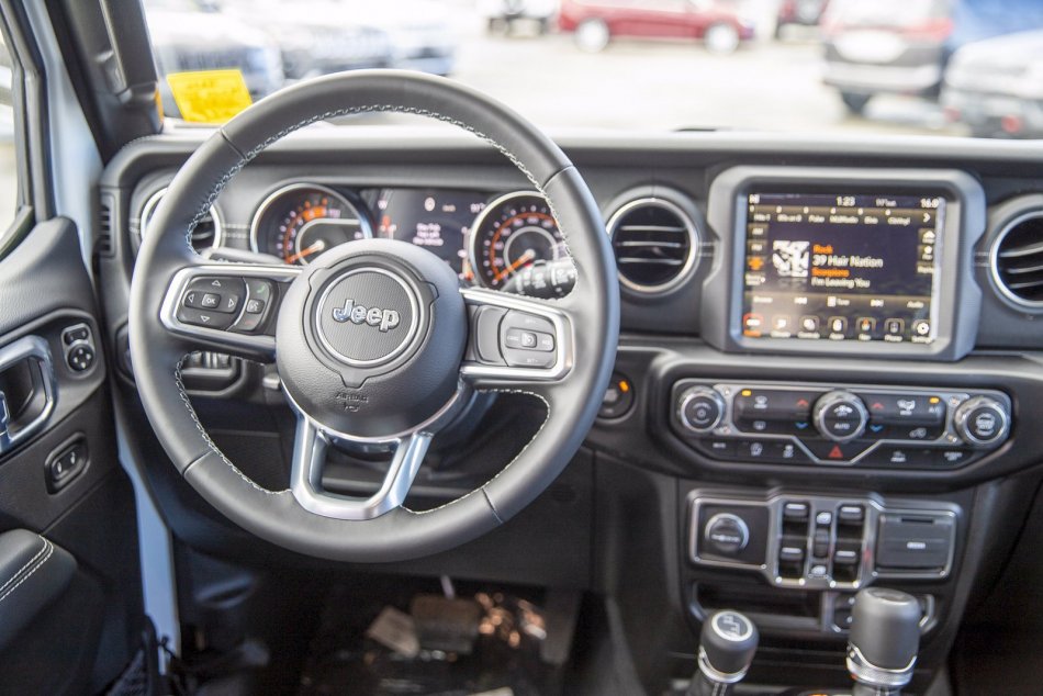 JEEP Wrangler Unlimited Sahara 1C4HJXEM1NW113481 102705