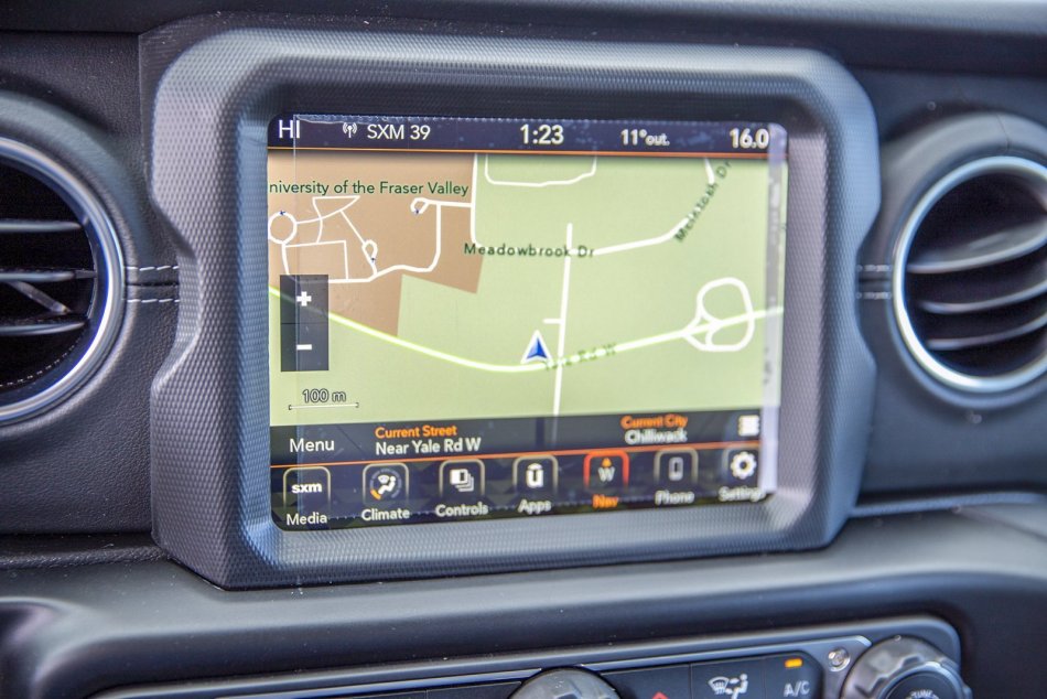 JEEP Wrangler Unlimited Sahara 1C4HJXEM1NW113481 102710