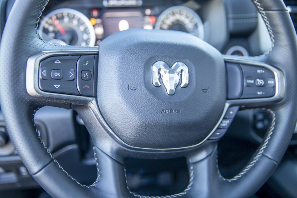 RAM 1500 Sport 1C6SRFVT2NN108190 100517