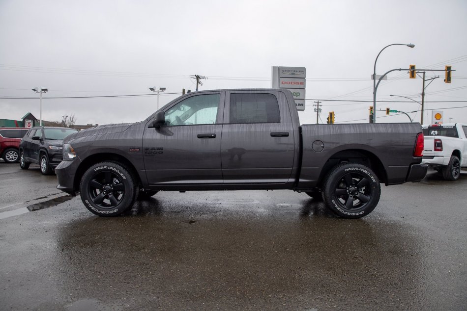 RAM 1500 Classic Night Edition 3C6RR7KT1NG215197 101978