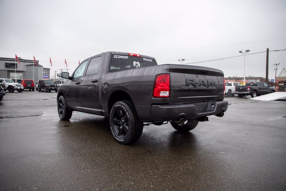 RAM 1500 Classic Night Edition 3C6RR7KT1NG215197 101979