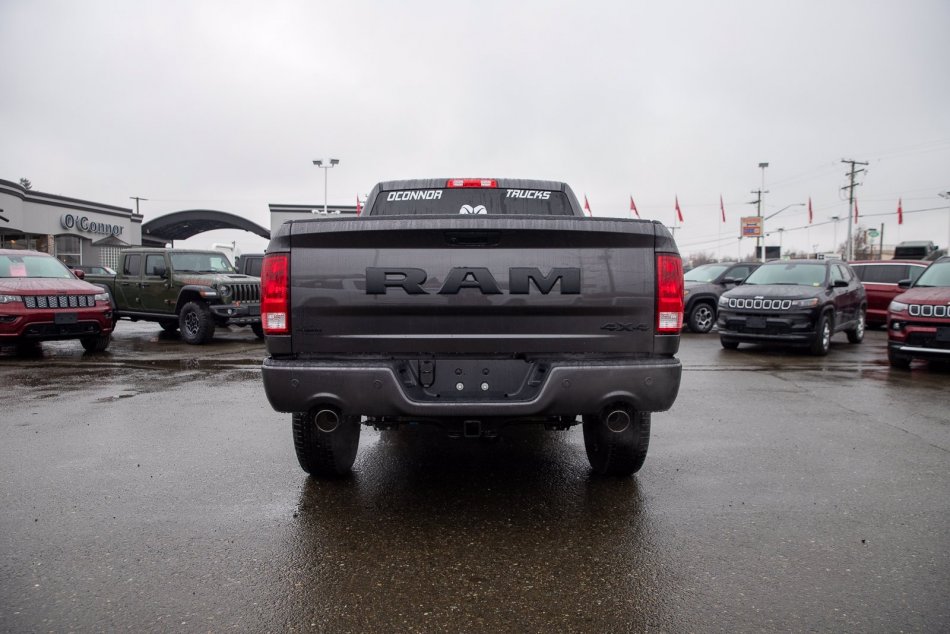 RAM 1500 Classic Night Edition 3C6RR7KT1NG215197 101980