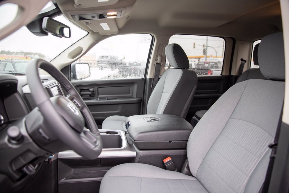 RAM 1500 Classic Night Edition 3C6RR7KT1NG215197 101982