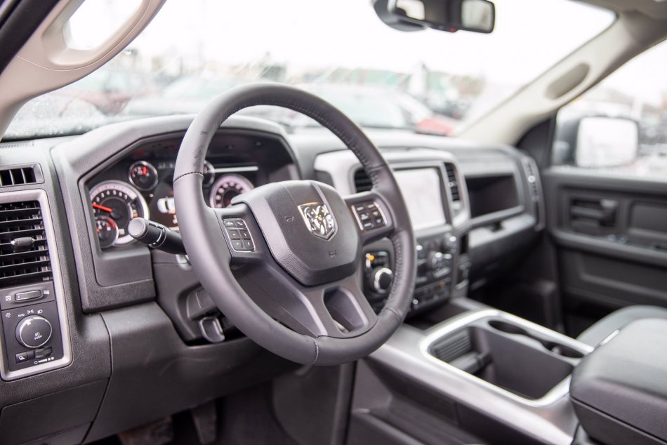 RAM 1500 Classic Night Edition 3C6RR7KT1NG215197 101983