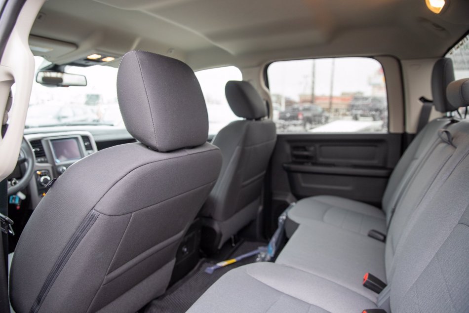 RAM 1500 Classic Night Edition 3C6RR7KT1NG215197 101984