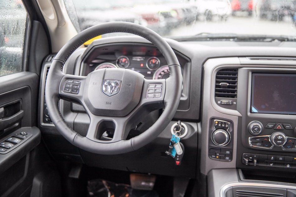 RAM 1500 Classic Night Edition 3C6RR7KT1NG215197 101987