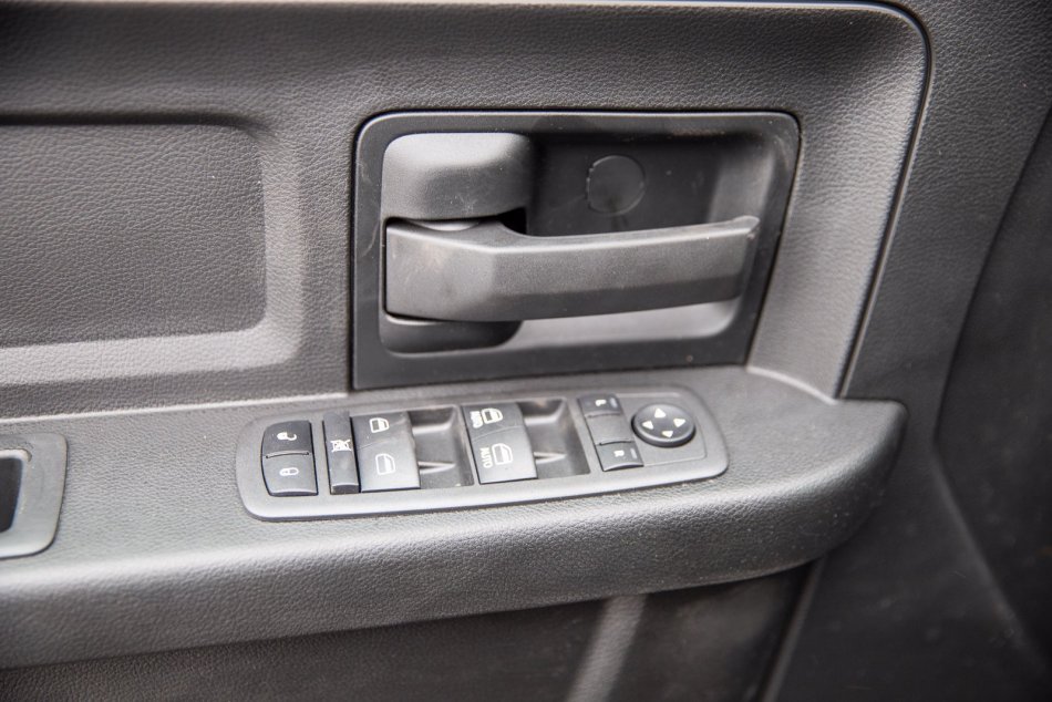 RAM 1500 Classic Night Edition 3C6RR7KT1NG215197 101989