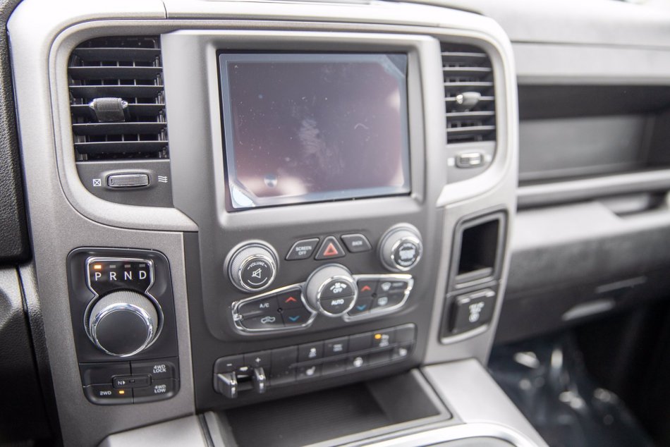 RAM 1500 Classic Night Edition 3C6RR7KT1NG215197 101992