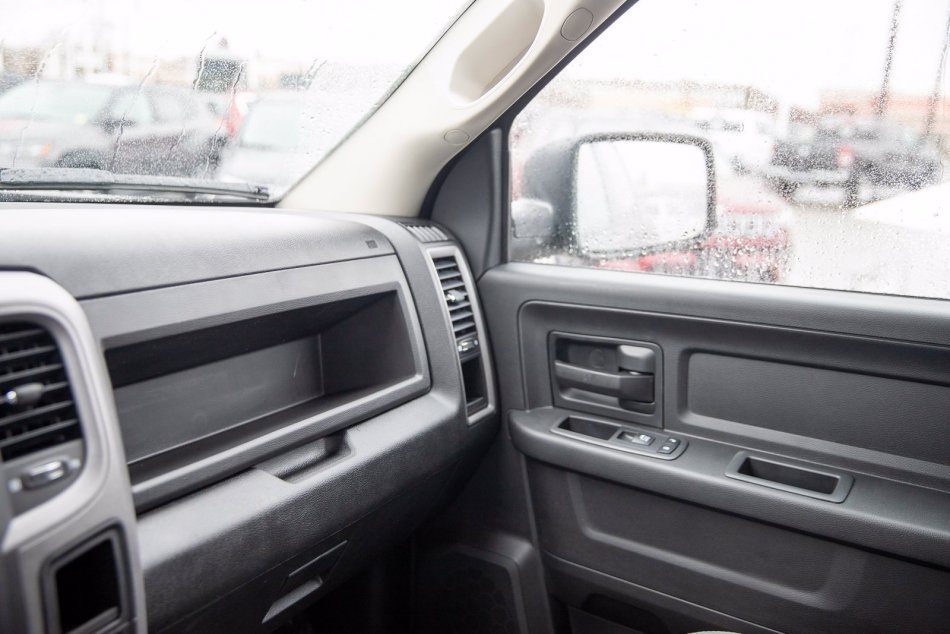 RAM 1500 Classic Night Edition 3C6RR7KT1NG215197 101993