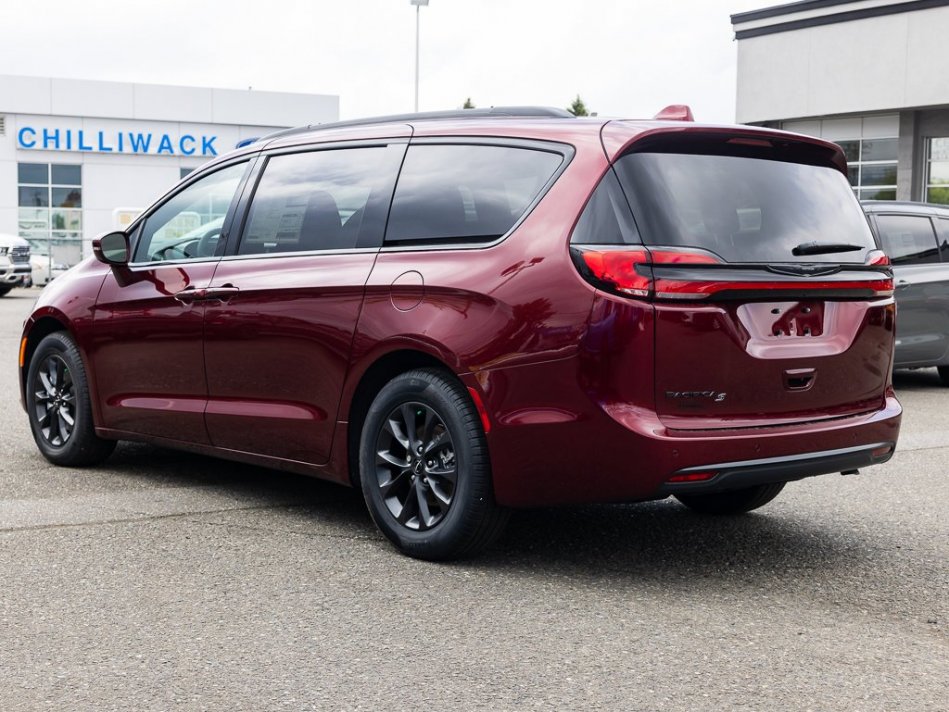 CHRYSLER Pacifica Touring 2C4RC1FG9NR126301 105508