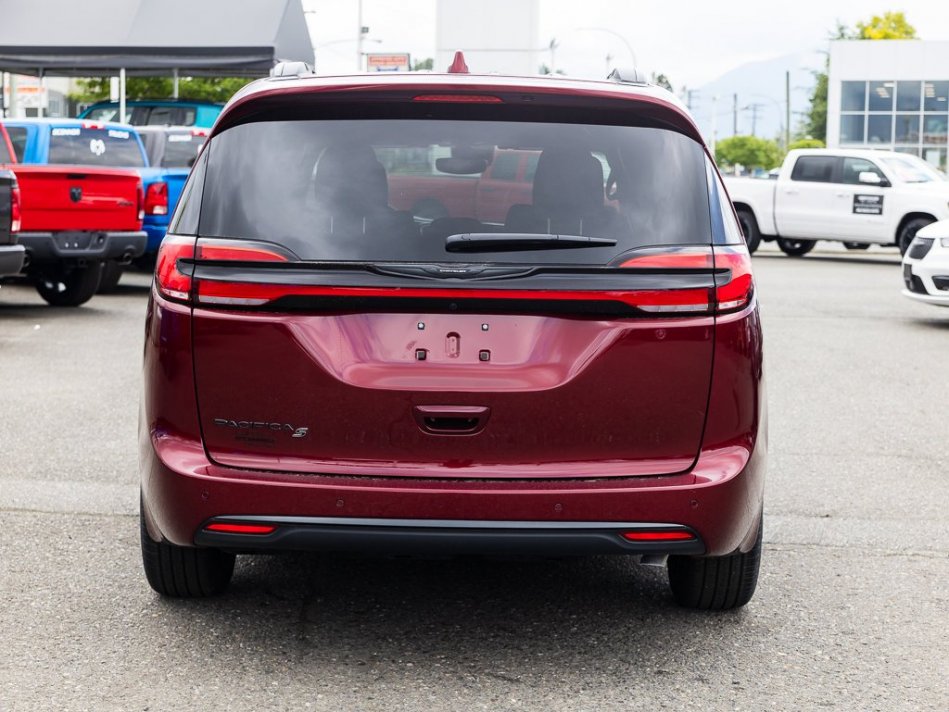 CHRYSLER Pacifica Touring 2C4RC1FG9NR126301 105509