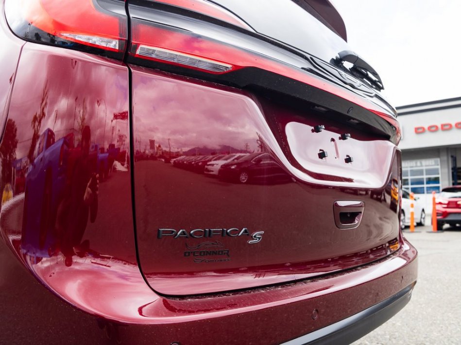 CHRYSLER Pacifica Touring 2C4RC1FG9NR126301 105510