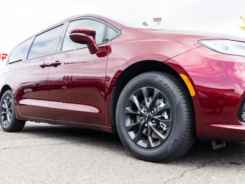 CHRYSLER Pacifica Touring 2C4RC1FG9NR126301 105511