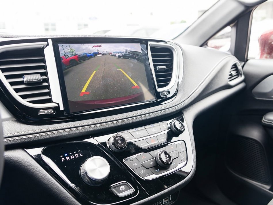 CHRYSLER Pacifica Touring 2C4RC1FG9NR126301 105515