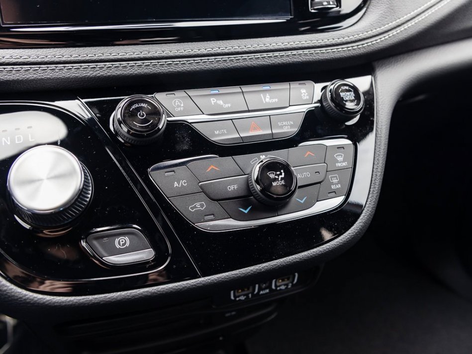 CHRYSLER Pacifica Touring 2C4RC1FG9NR126301 105516