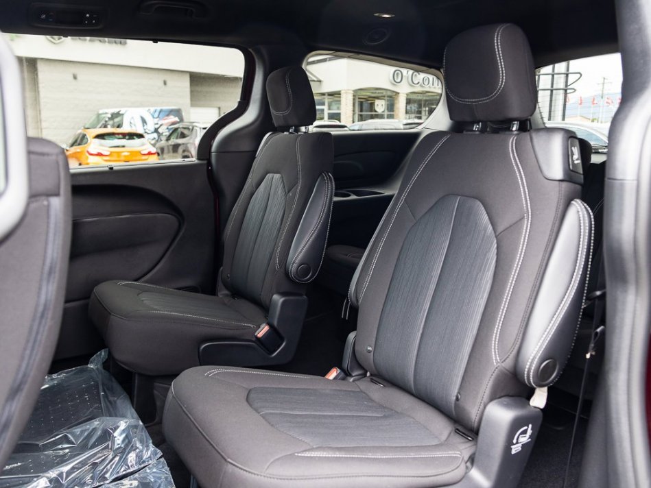 CHRYSLER Pacifica Touring 2C4RC1FG9NR126301 105520