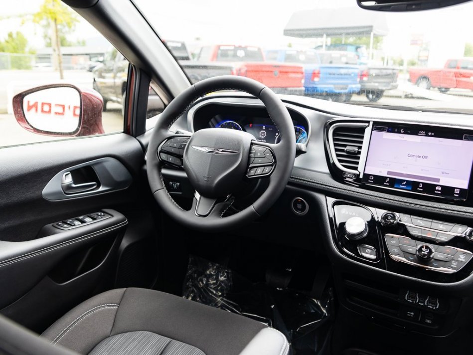 CHRYSLER Pacifica Touring 2C4RC1FG9NR126301 105525