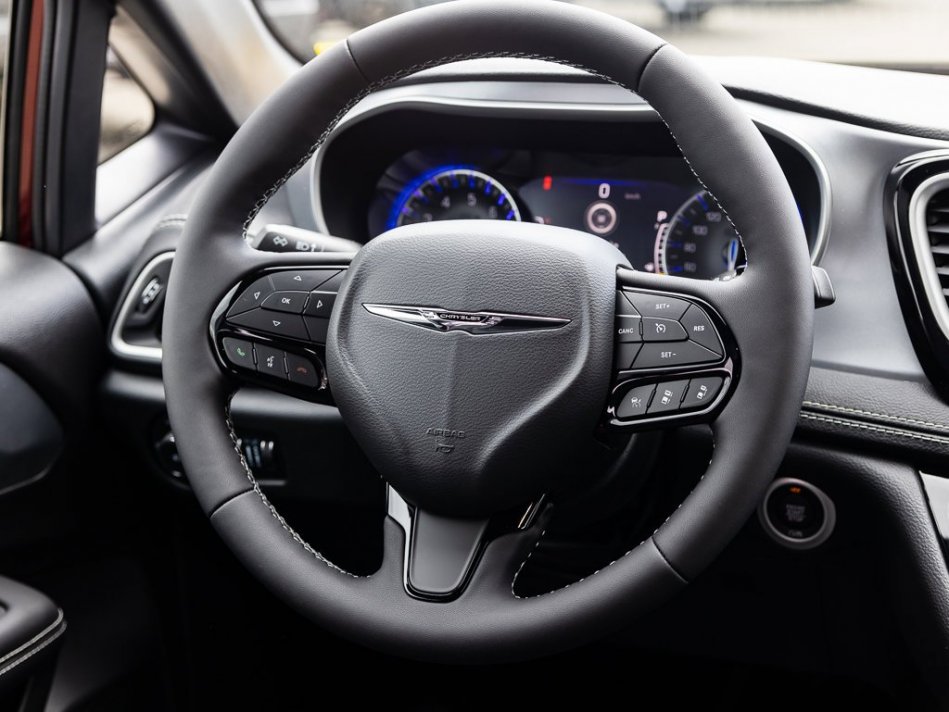 CHRYSLER Pacifica Touring 2C4RC1FG9NR126301 105526