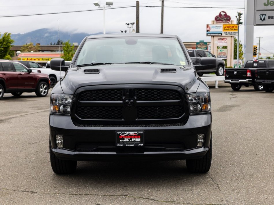 RAM 1500 Classic Night Edition 1C6RR7FT7NS155624 105287