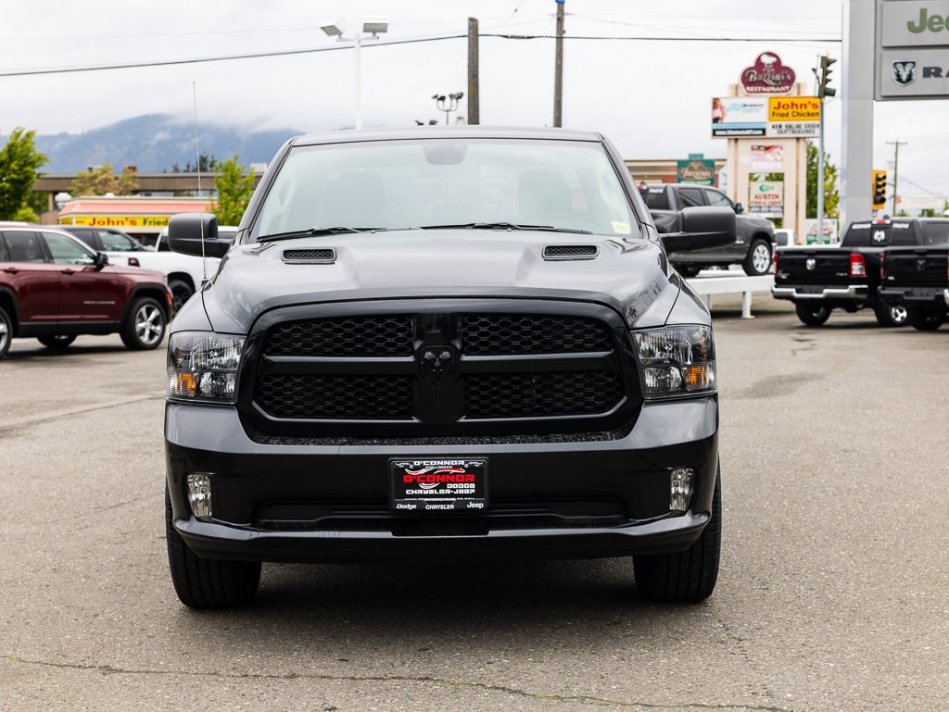 RAM 1500 Classic Night Edition 1C6RR7FT7NS155624 105288