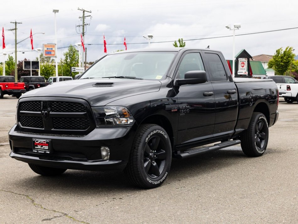 RAM 1500 Classic Night Edition 1C6RR7FT7NS155624 105289