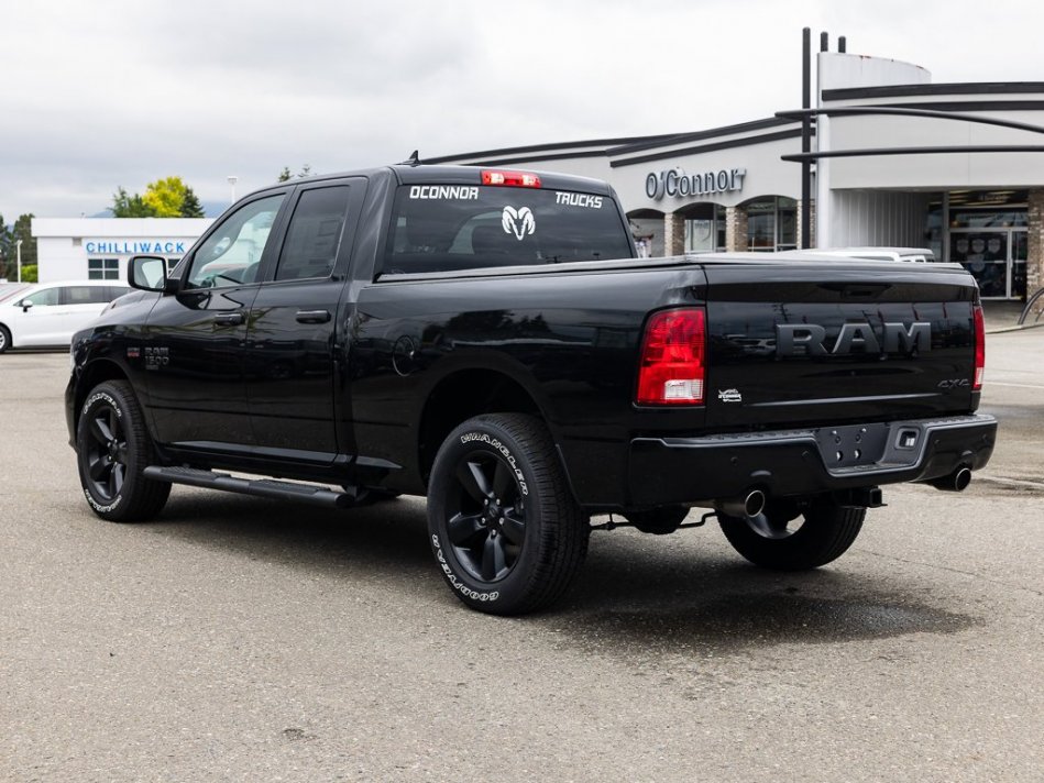 RAM 1500 Classic Night Edition 1C6RR7FT7NS155624 105291