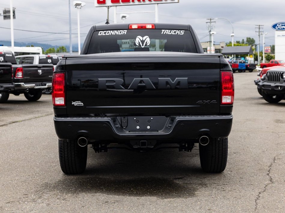RAM 1500 Classic Night Edition 1C6RR7FT7NS155624 105292