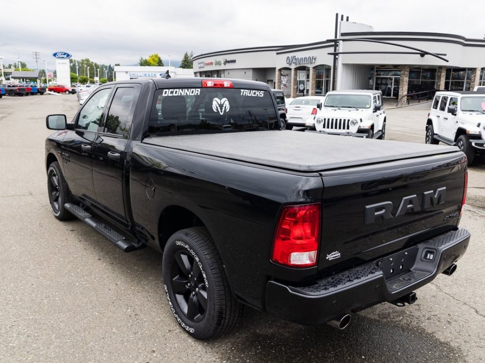 RAM 1500 Classic Night Edition 1C6RR7FT7NS155624 105294